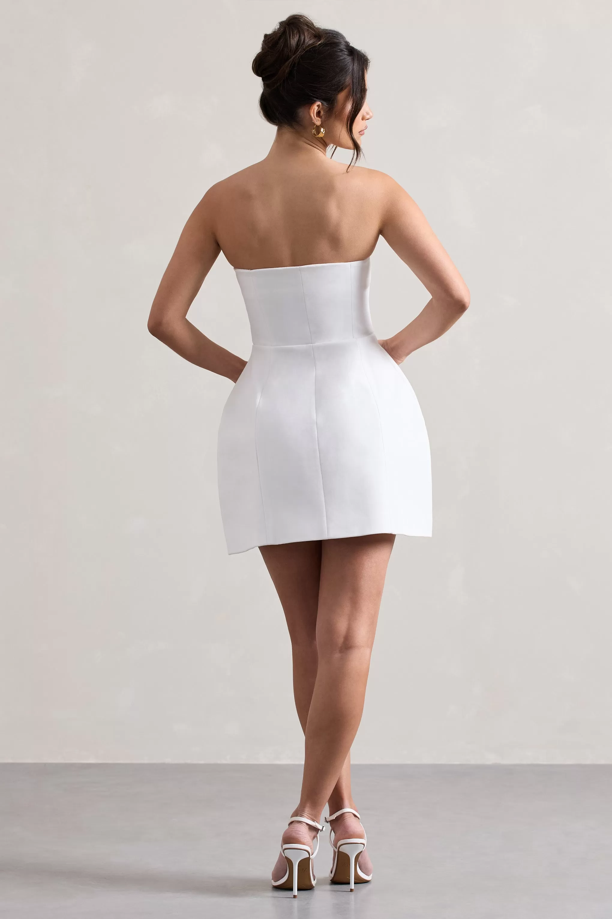 Anniston | Mini-robe tailleur blanc décolleté bandeau et boutons