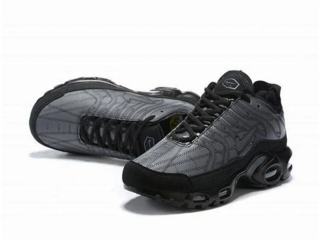 Baskets Nike Air Max Plusb Tn-Decon Black