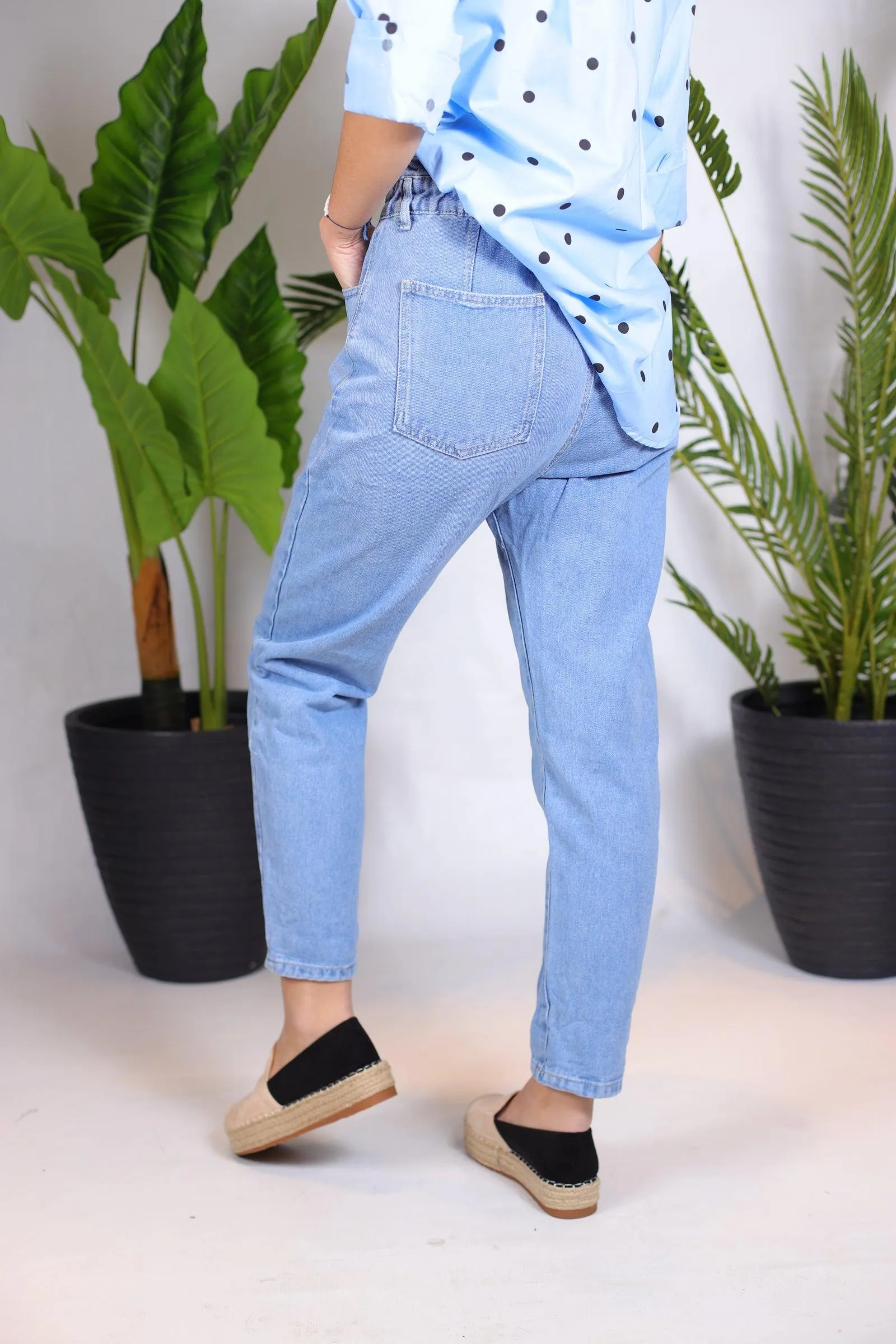 jeans Mom bleu élastique à la taille