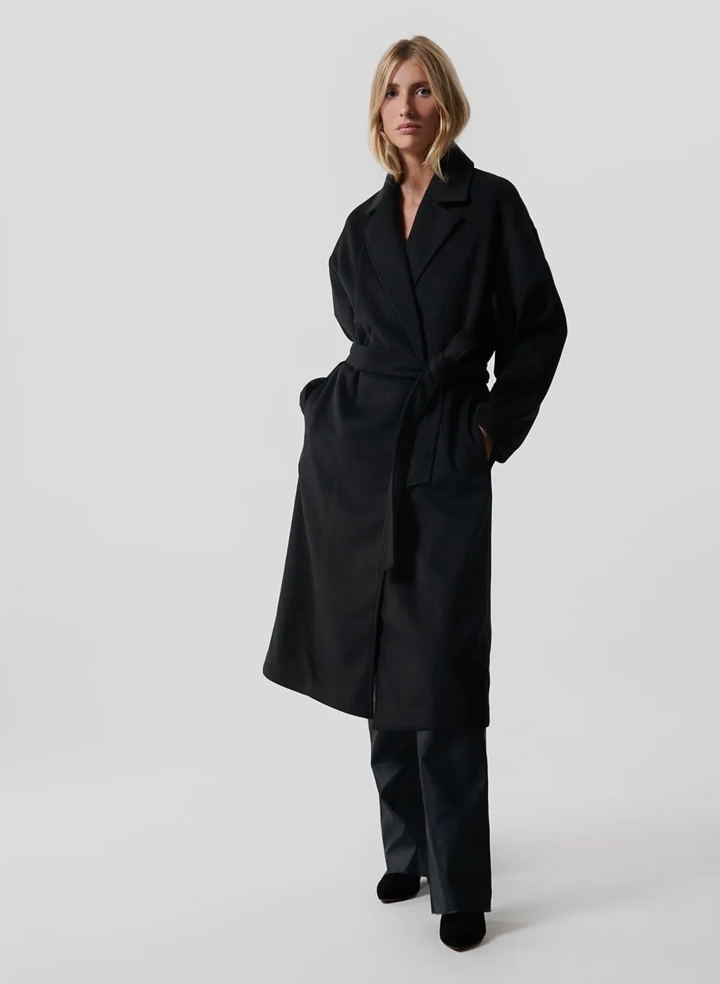 Manteau Iono noir en lainage sergé