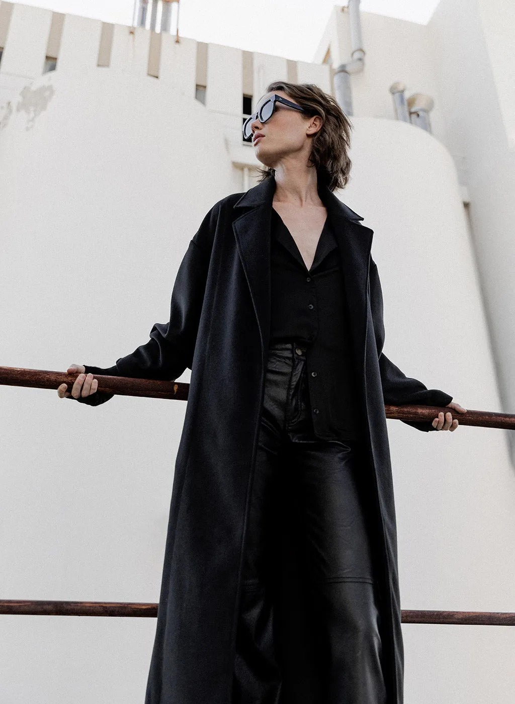 Manteau Iono noir en lainage sergé