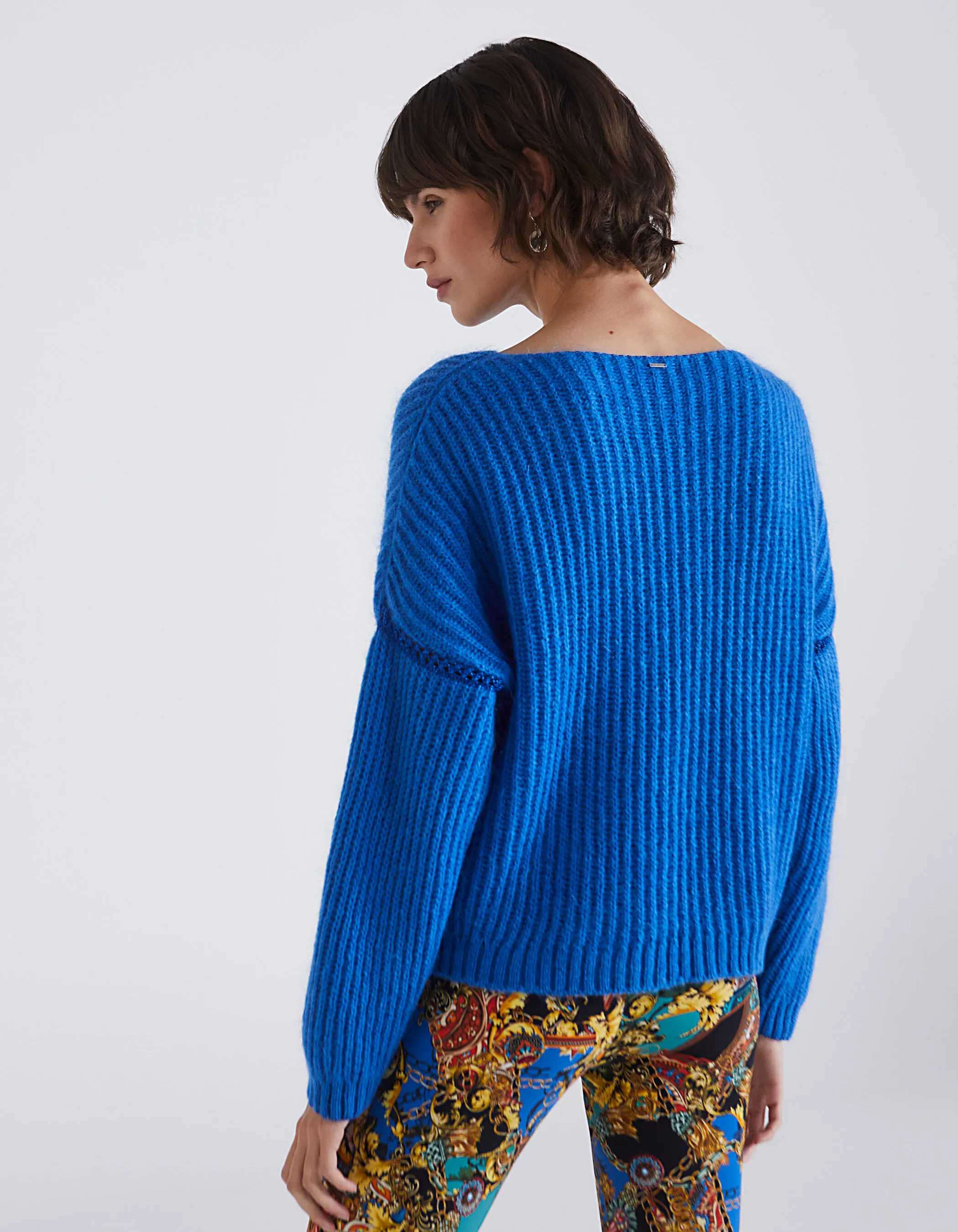 Pull col V en laine mousseuse coloris bleu femme