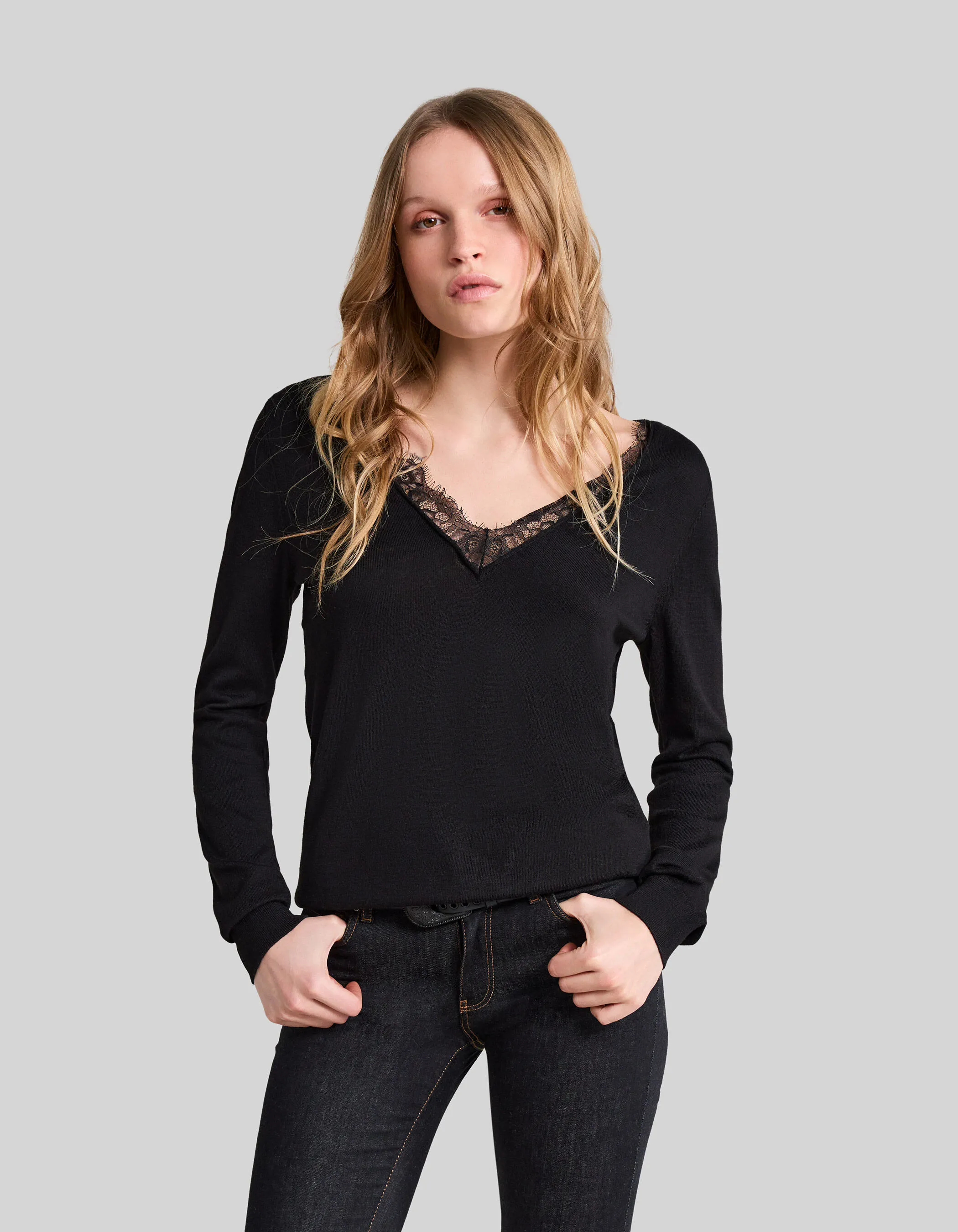 Pull noir maille tricot encolure V apport dentelle femme