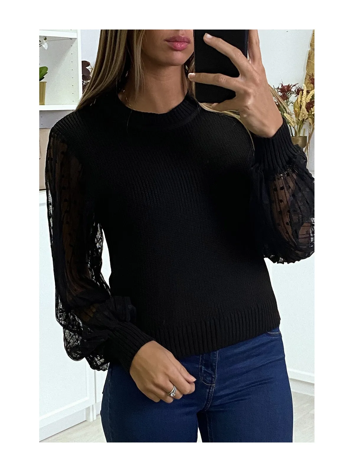 Pull noir à maille fine torsadée et manches en tulle plumetis