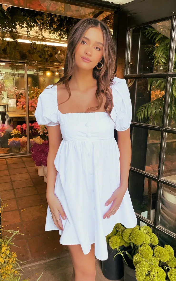 Robe babydoll boutonnée en coton blanc