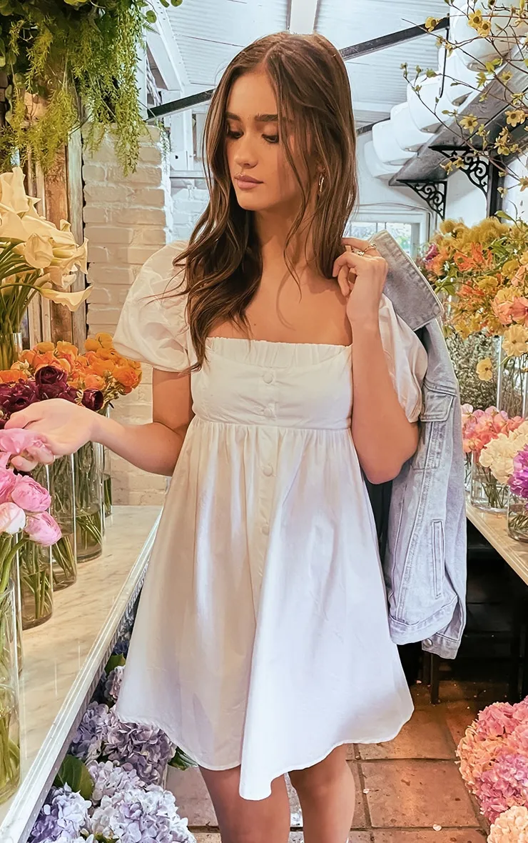 Robe babydoll boutonnée en coton blanc