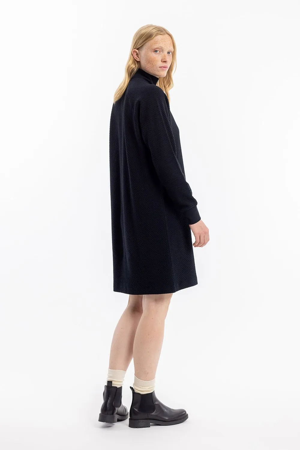 Robe pull col zippé en coton bio | noir "half zip waffle dress black" femme