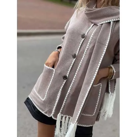 Veste contrastée taupe et blanche avec écharpe